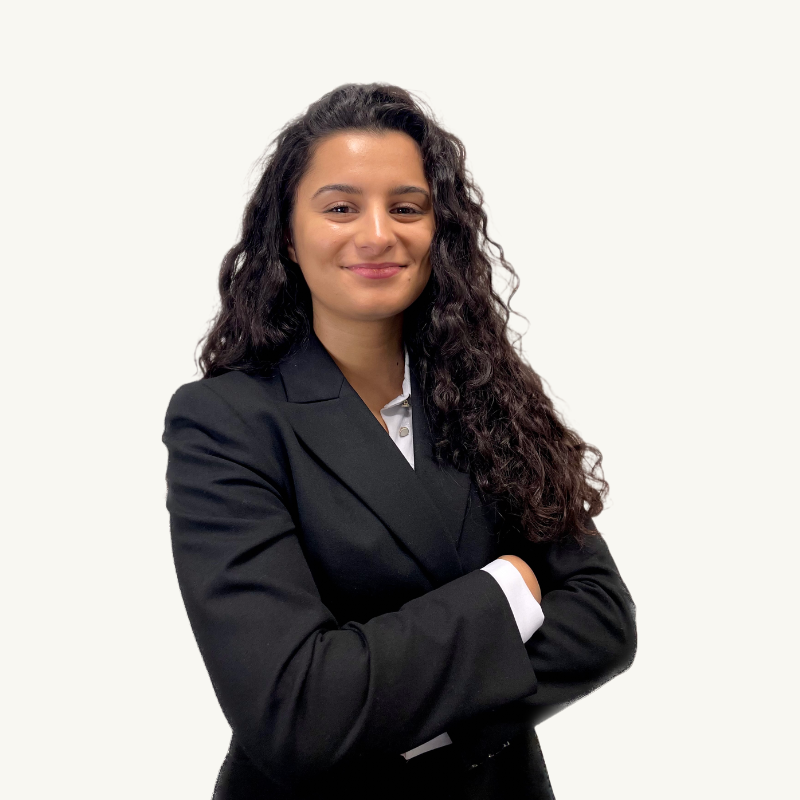 Flavie Medjadbah : CHargée de marketing et de communication Flavie Medjadbah de profil